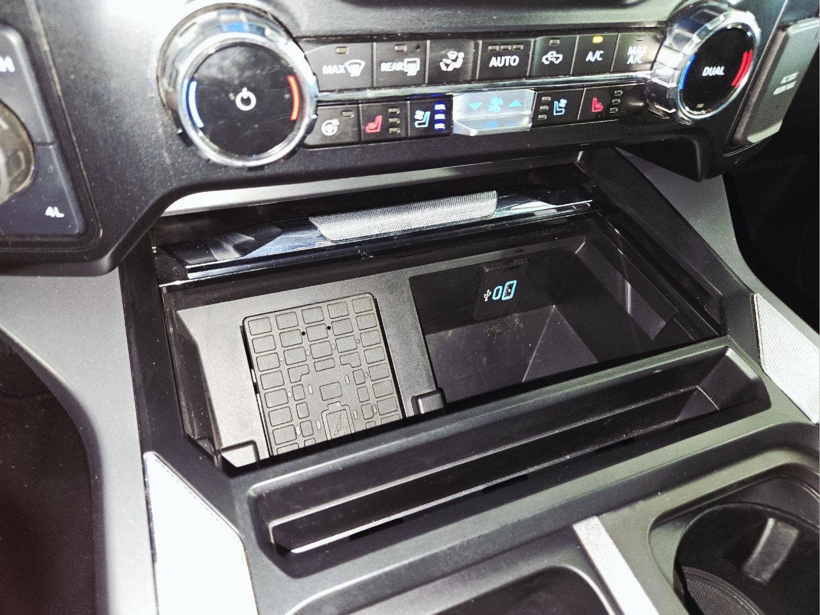 Used 2024 Ford F350 Lariat w/ Sport Appearance Package AWD/4WD image 39