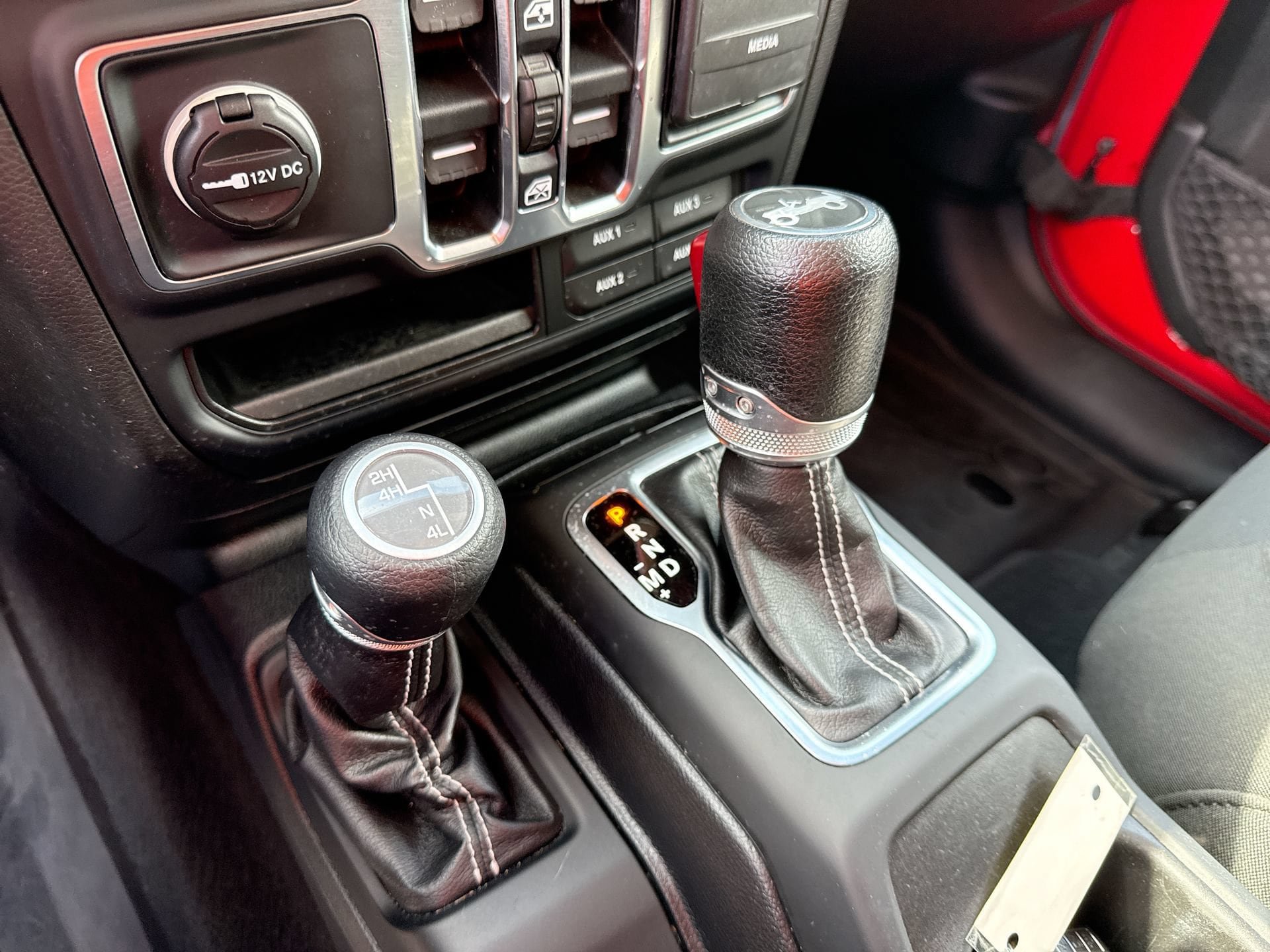 Used 2018 Jeep Wrangler Unlimited Sahara w/ LED Lighting Group AWD/4WD image 20