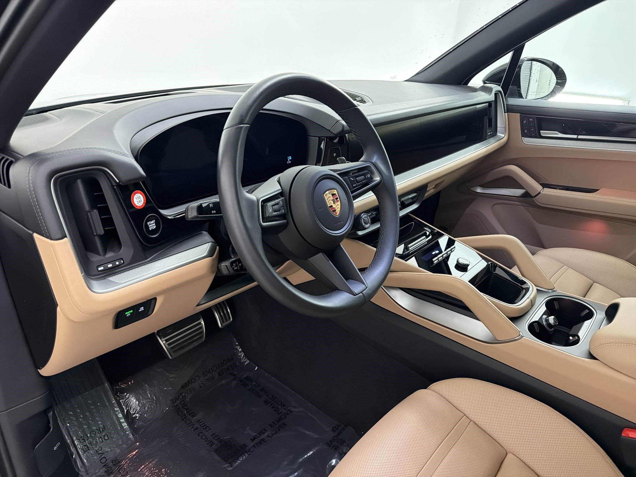 Certified 2025 Porsche Cayenne AWD/4WD image 4