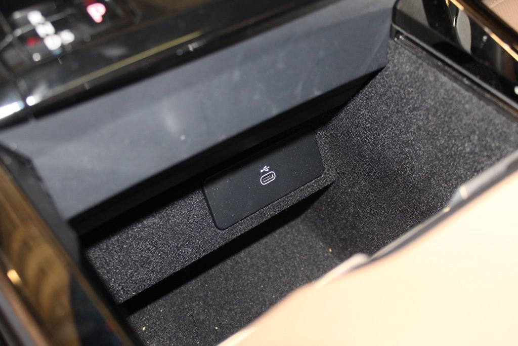 Used 2025 Land Rover Range Rover Sport SE image 34