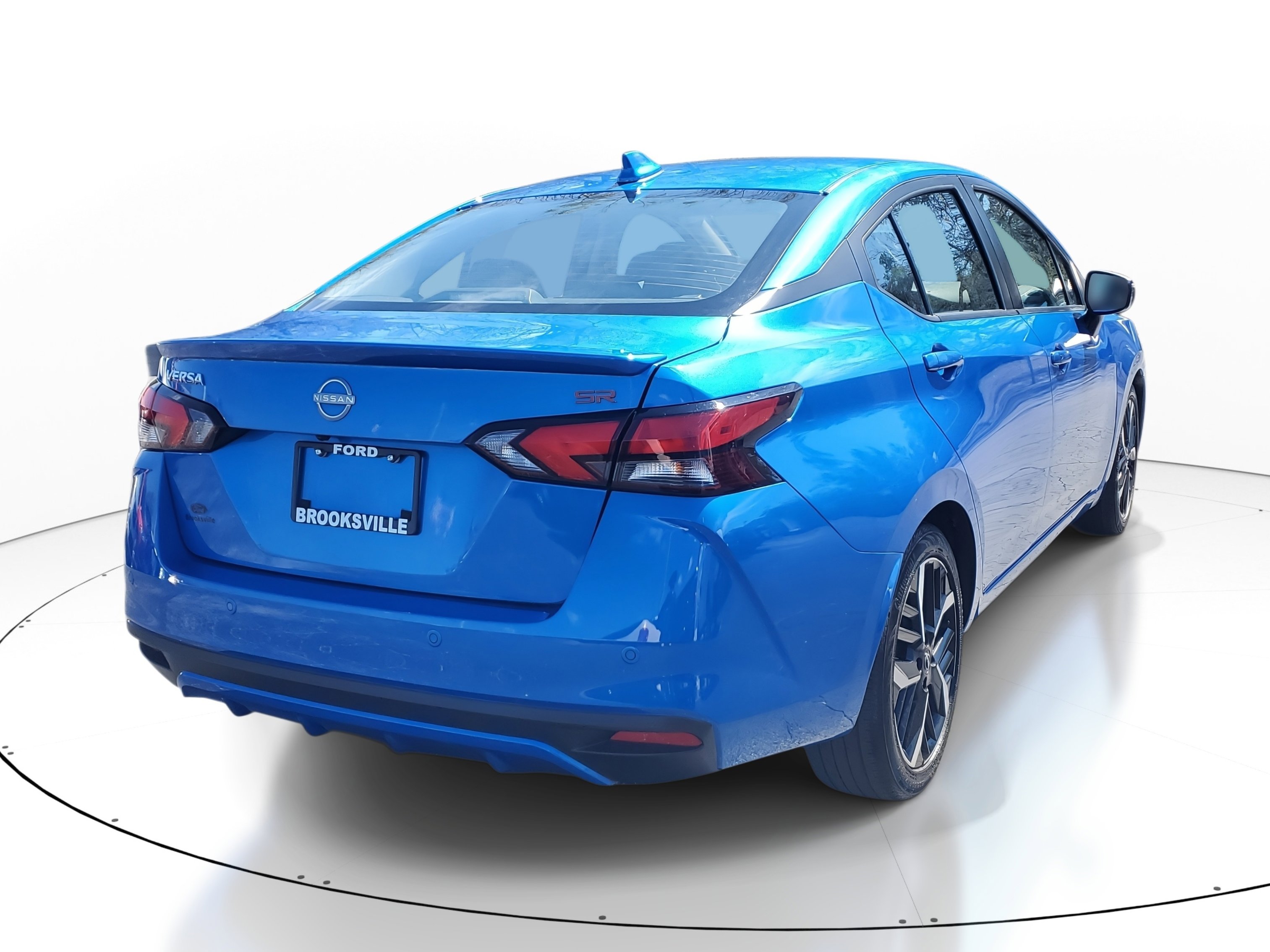 Used 2024 Nissan Versa SR image 6