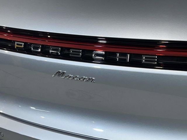 Certified 2025 Porsche Macan image 11