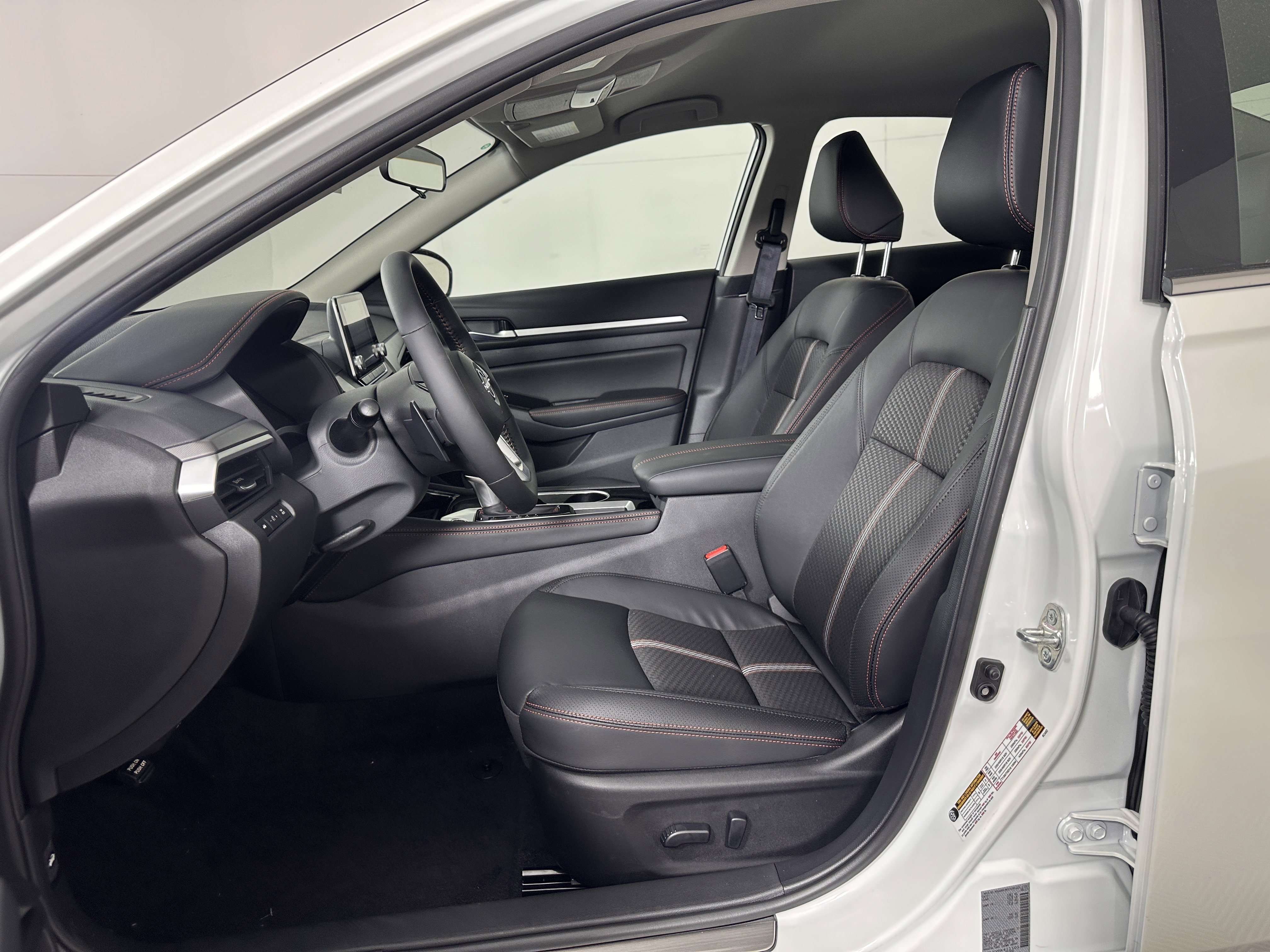 New 2025 Nissan Altima 2.5 SR image 10