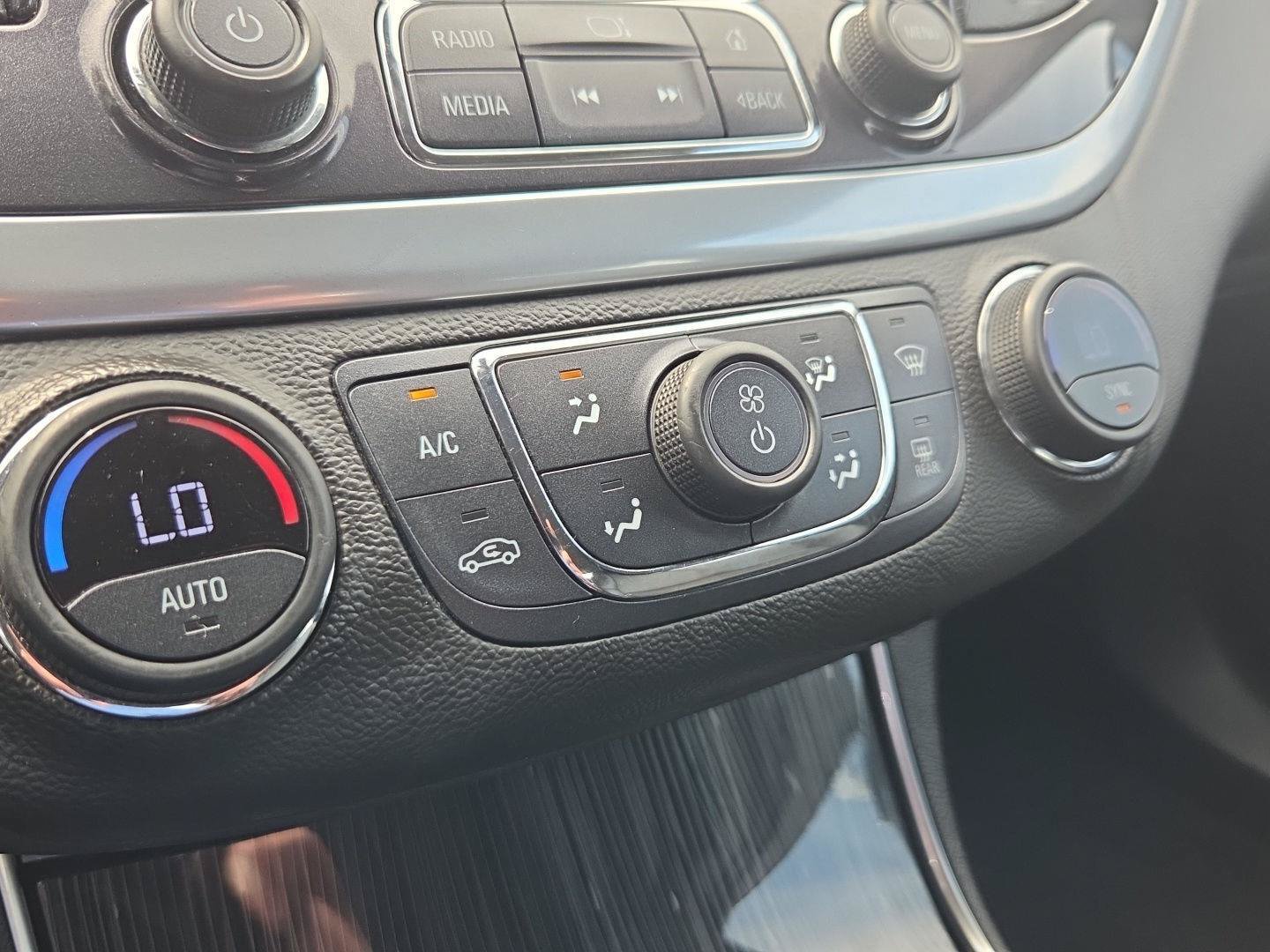 Used 2019 Chevrolet Impala LT FWD image 13