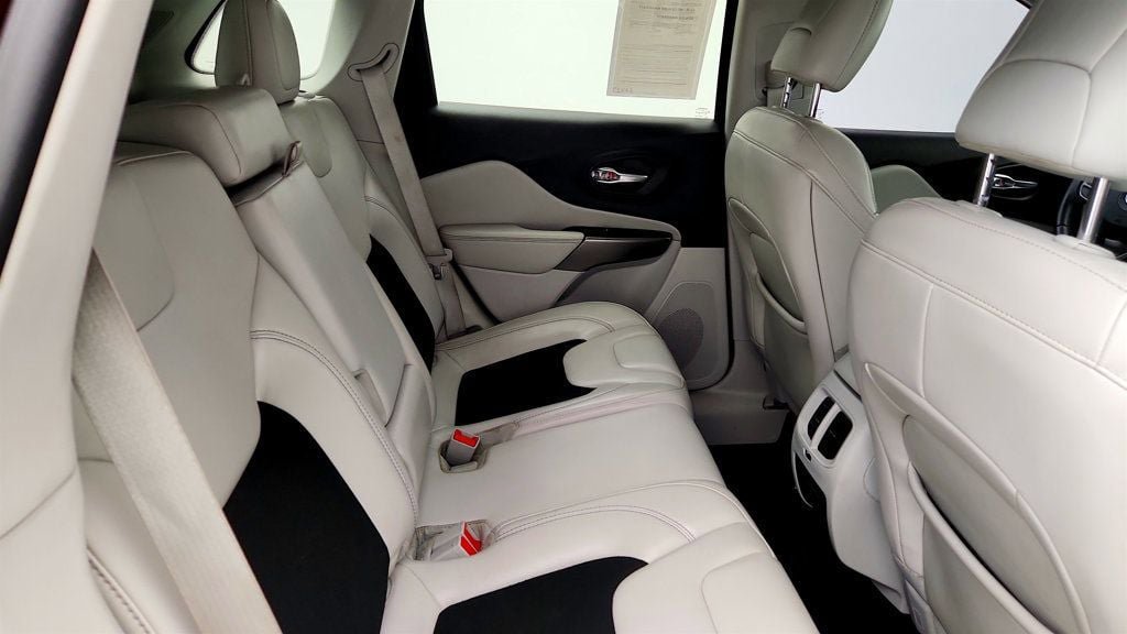 Used 2020 Jeep Cherokee Latitude Plus FWD image 23