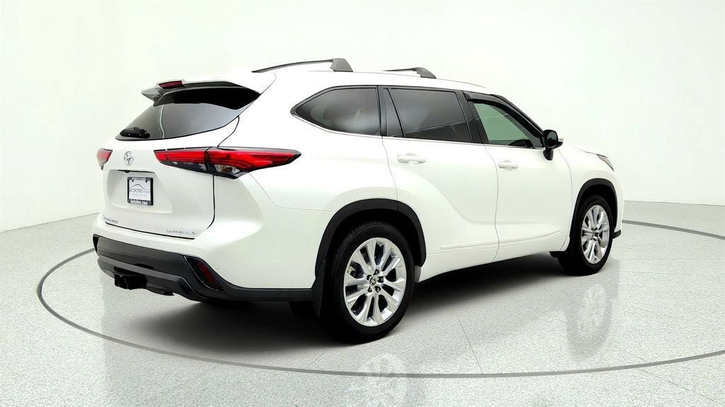 Used 2023 Toyota Highlander Limited AWD/4WD image 5
