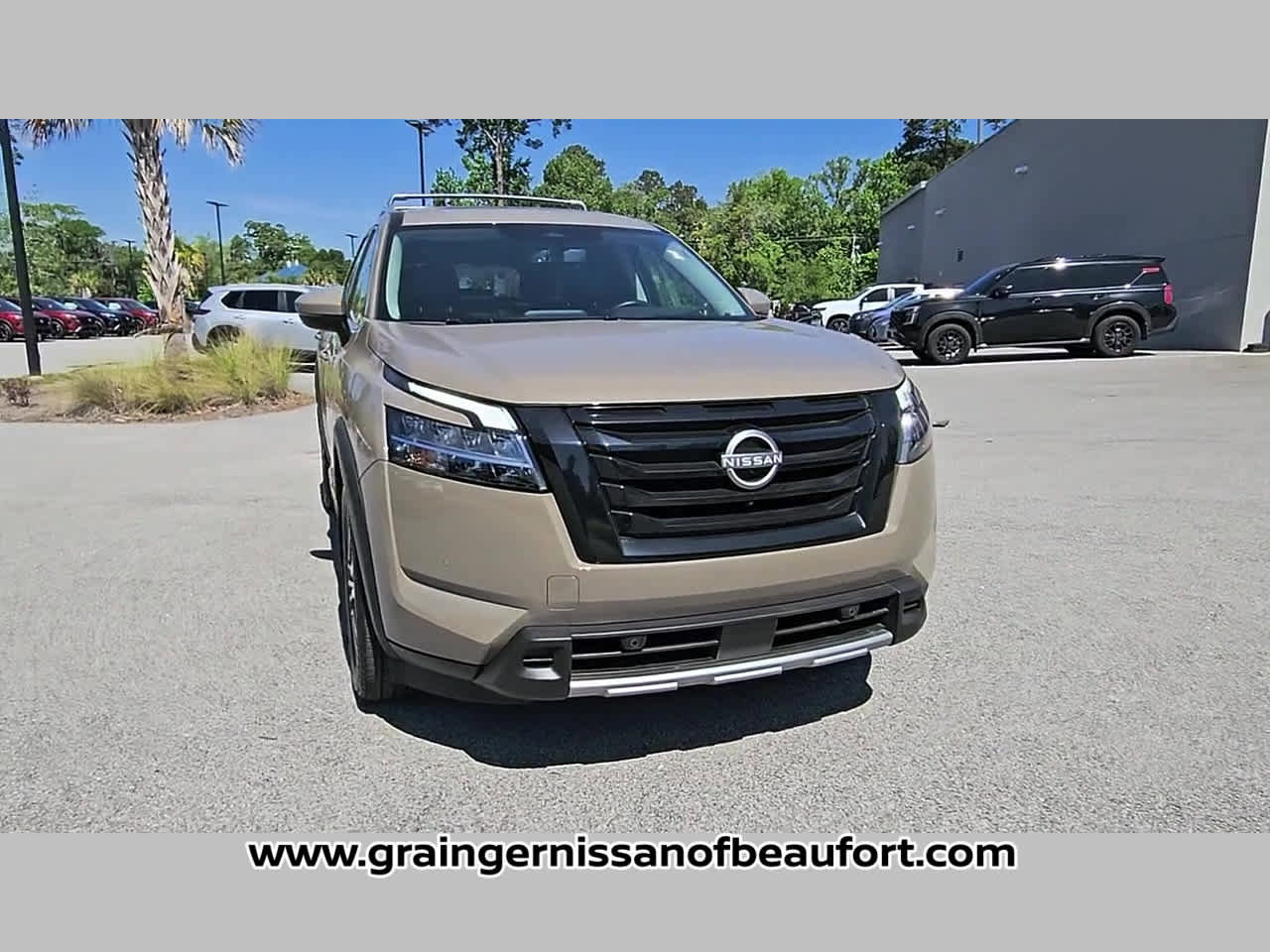 Used 2023 Nissan Pathfinder Platinum w/ Black Appearance Package image 17