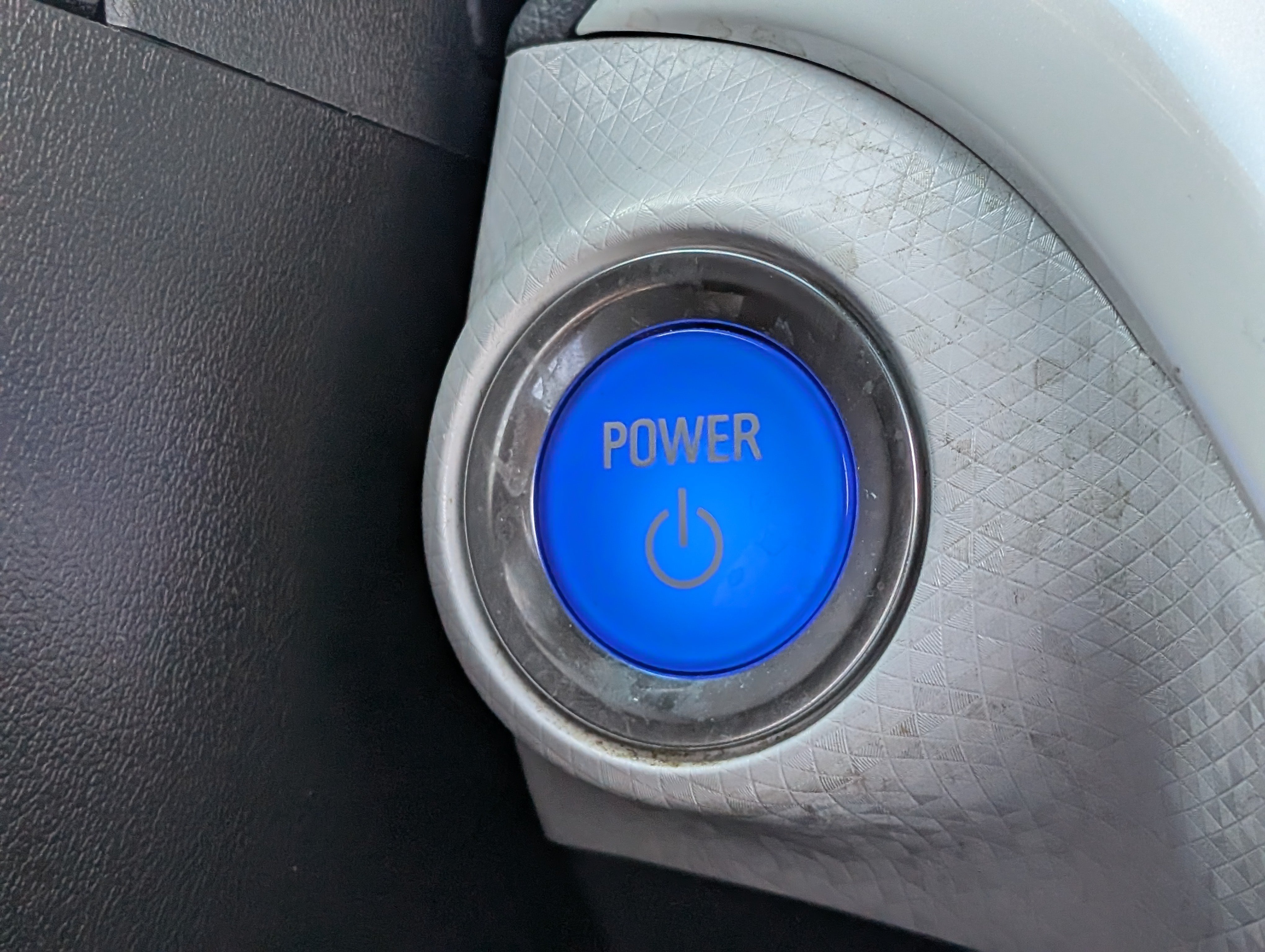 Used 2019 Chevrolet Bolt Premier w/ Infotainment Package FWD image 31
