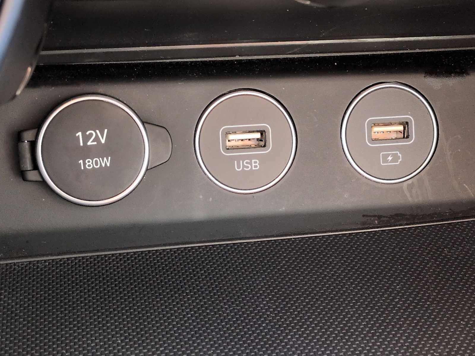 Used 2023 Genesis G70 2.0T image 32