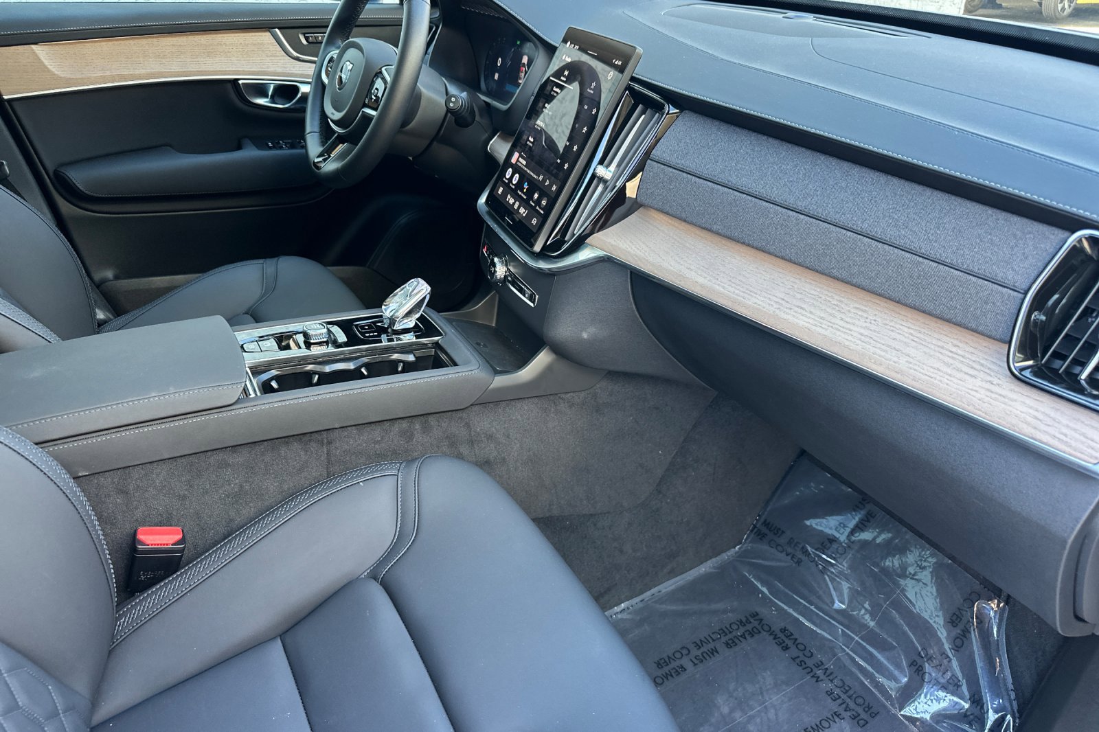 Certified 2025 Volvo XC90 B5 Core w/ Protection Package Premier image 17