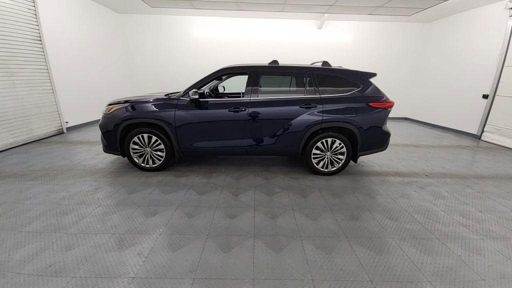 Used 2021 Toyota Highlander Limited image 4