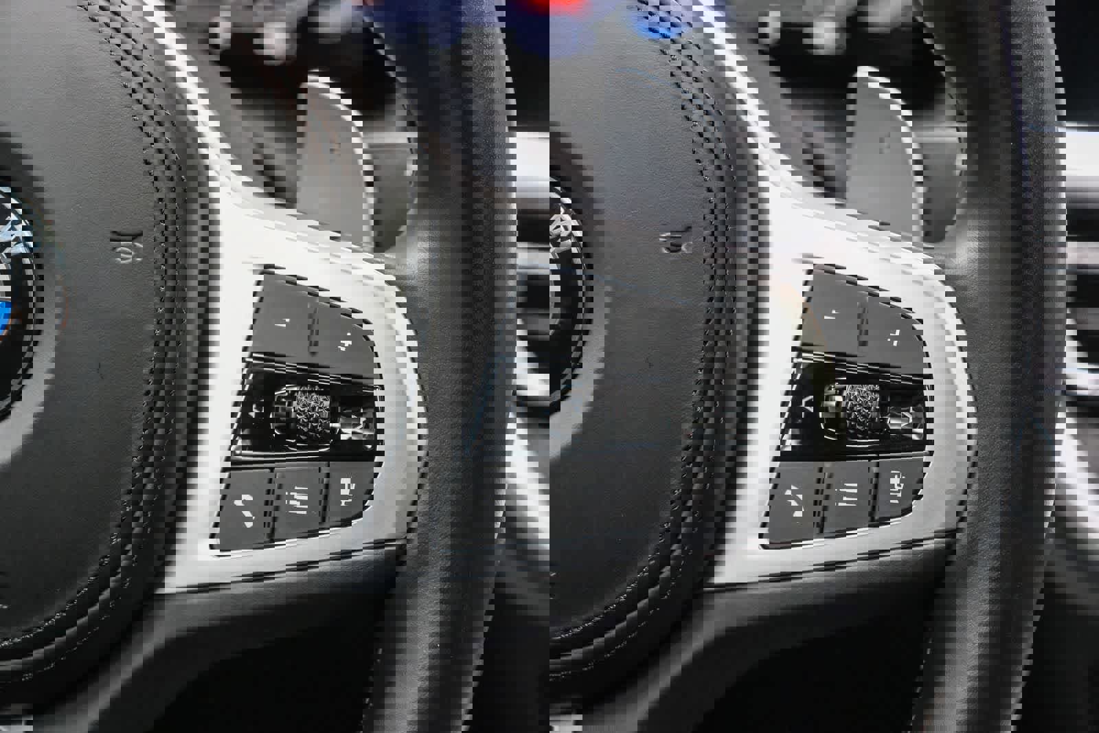 Used 2022 BMW 330i Sedan w/ M Sport Package RWD image 19