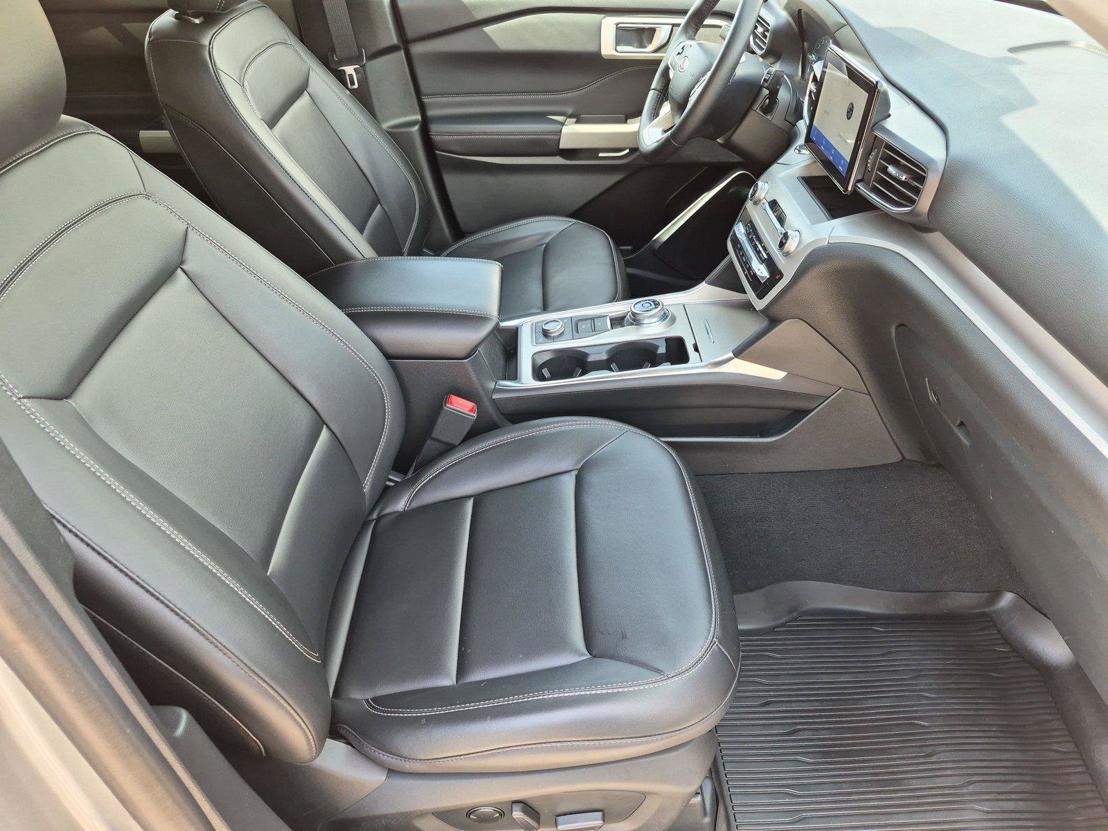 Used 2024 Ford Explorer XLT w/ Equipment Group 202A AWD/4WD image 27