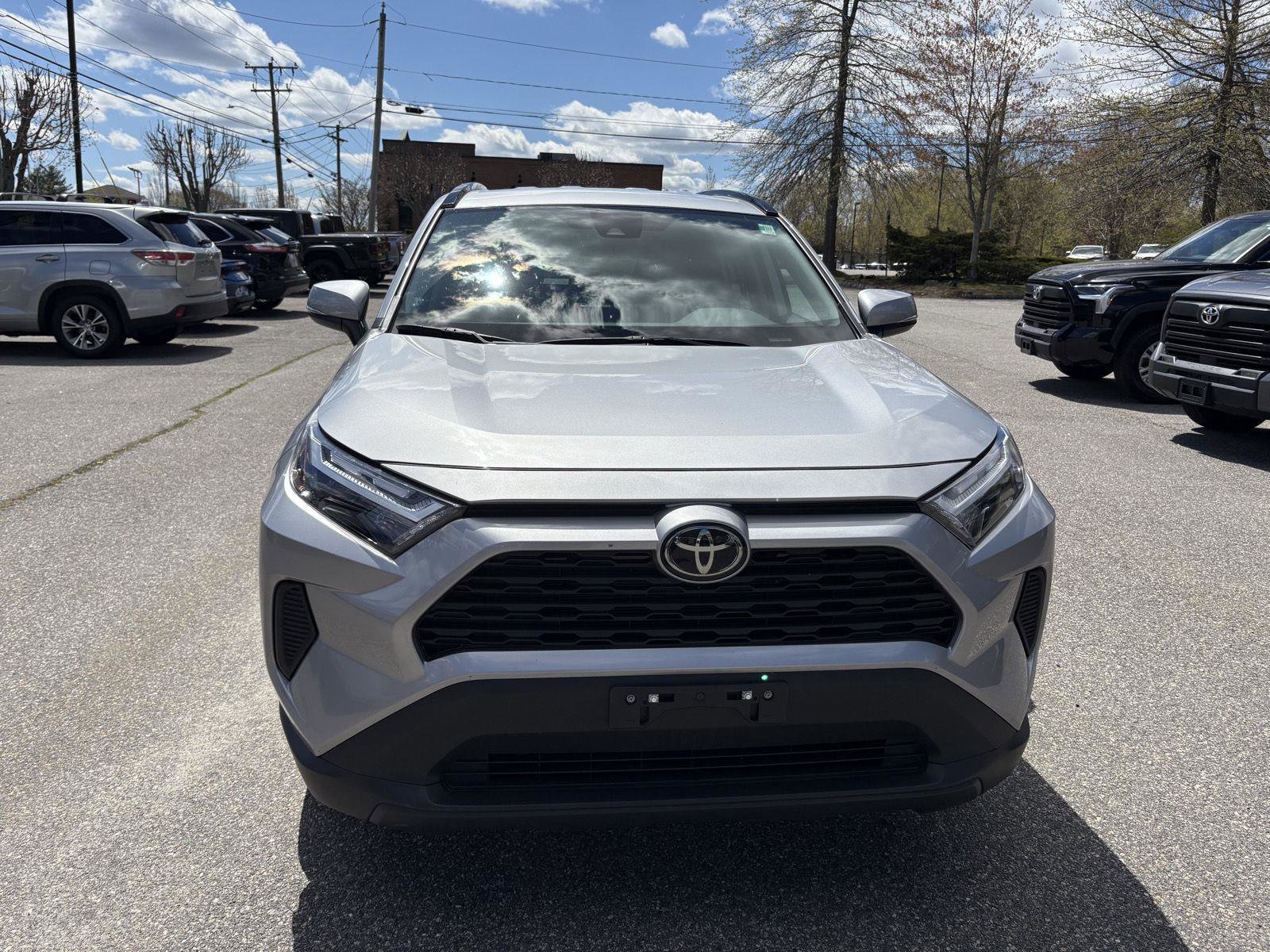 Used 2025 Toyota RAV4 XLE AWD/4WD image 2