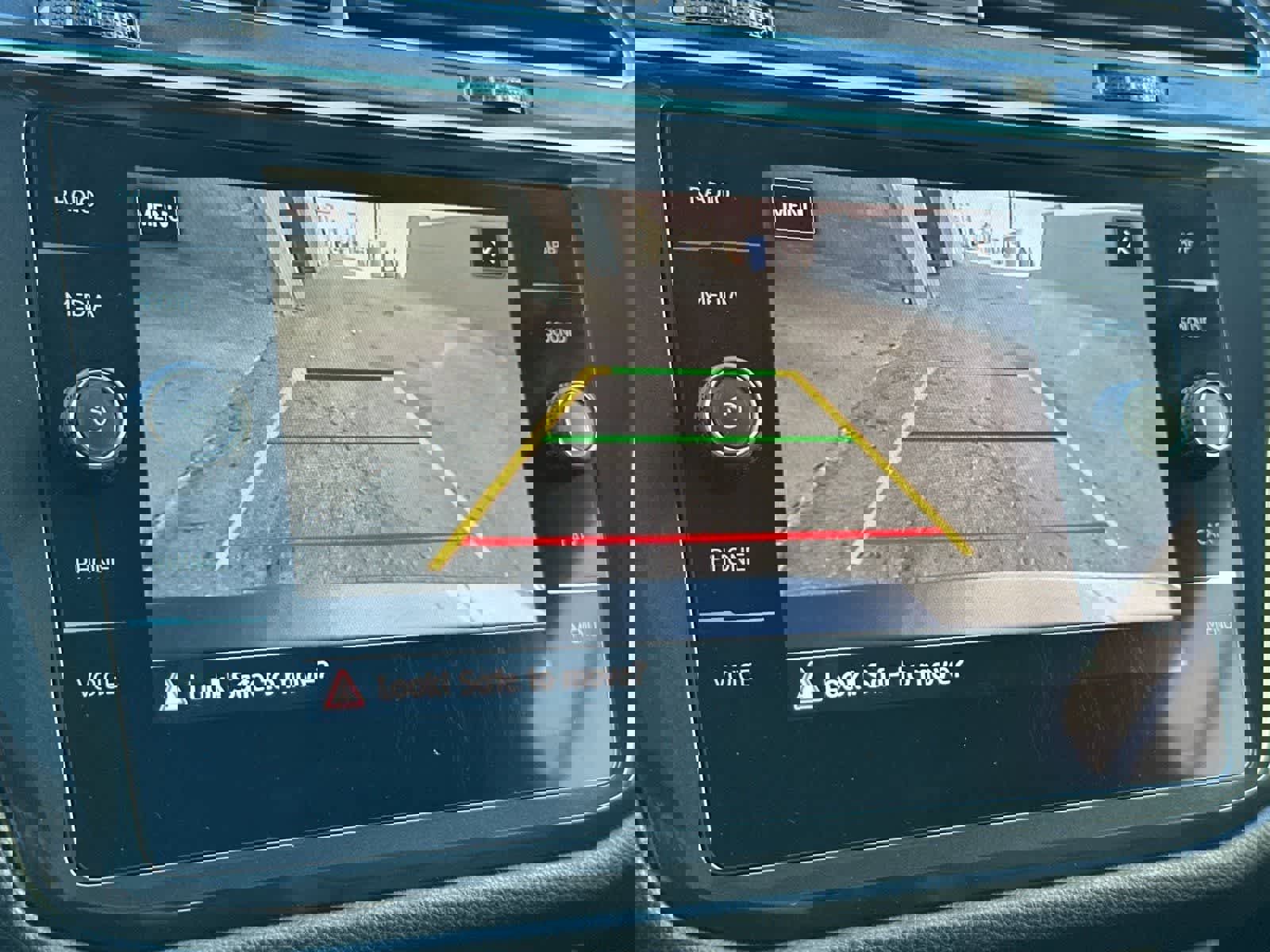 Used 2020 Volkswagen Tiguan SE w/ Panoramic Sunroof Package image 20