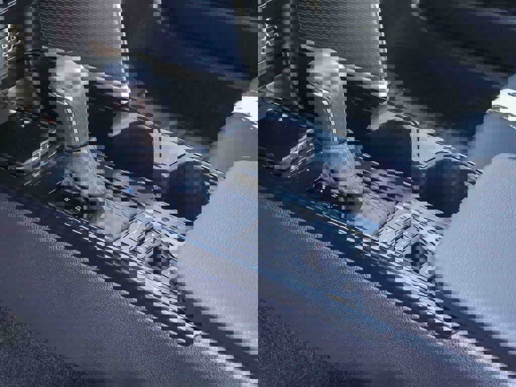 Used 2025 Toyota Camry SE image 18