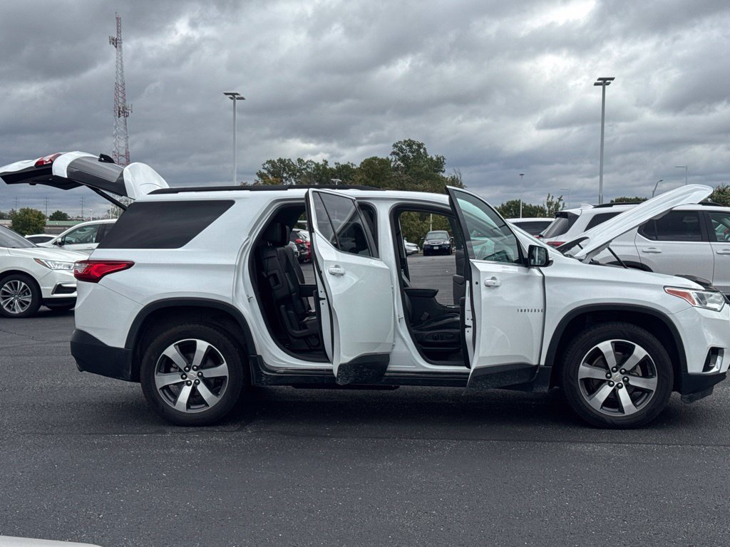 Used 2019 Chevrolet Traverse LT w/ LT Premium Package FWD image 13