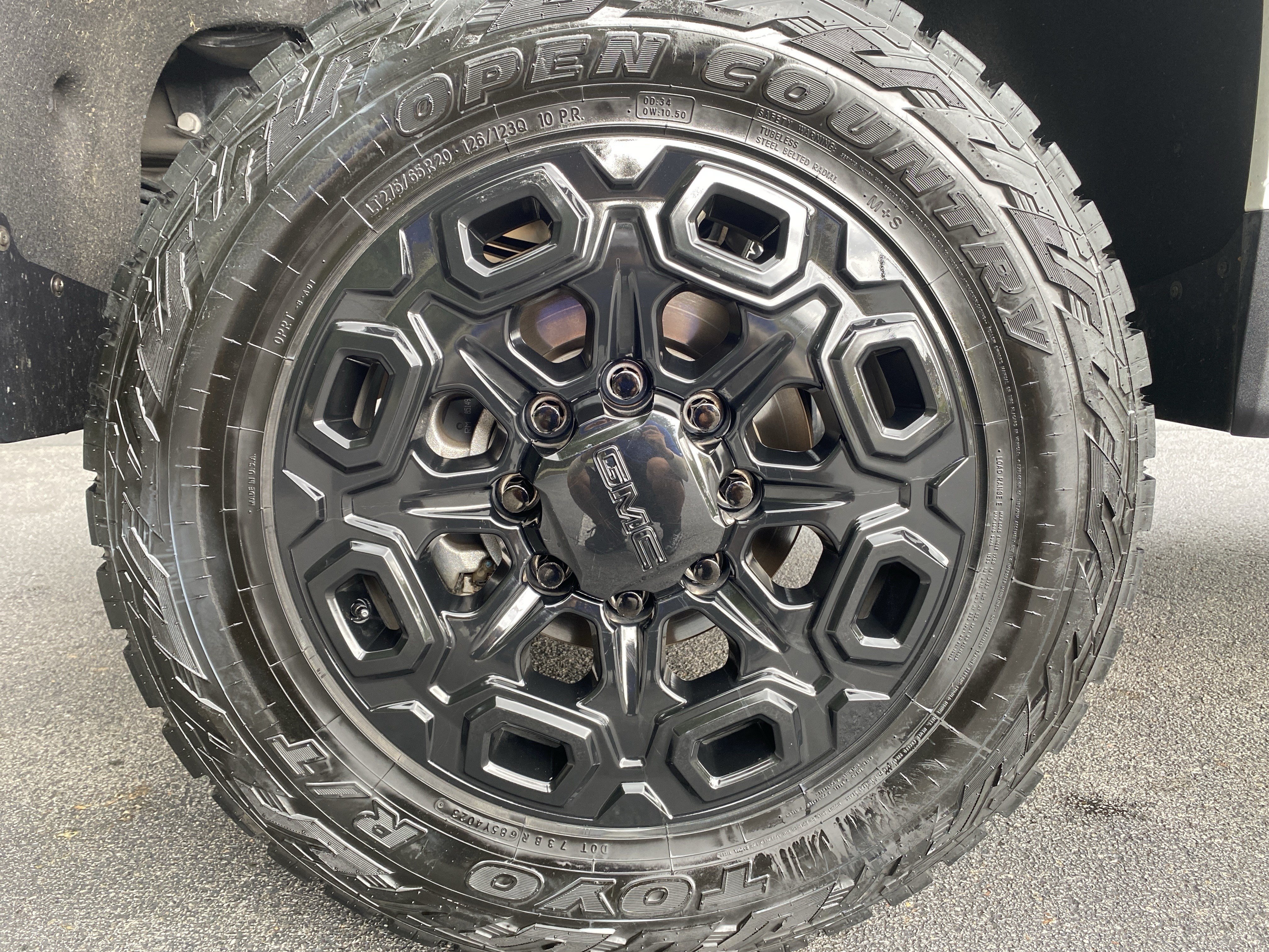 Used 2025 GMC Sierra 2500 AT4 w/ AT4 Premium Plus Package AWD/4WD image 18