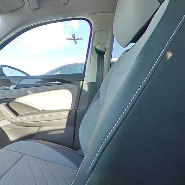 New 2025 Volkswagen Tiguan SE image 26