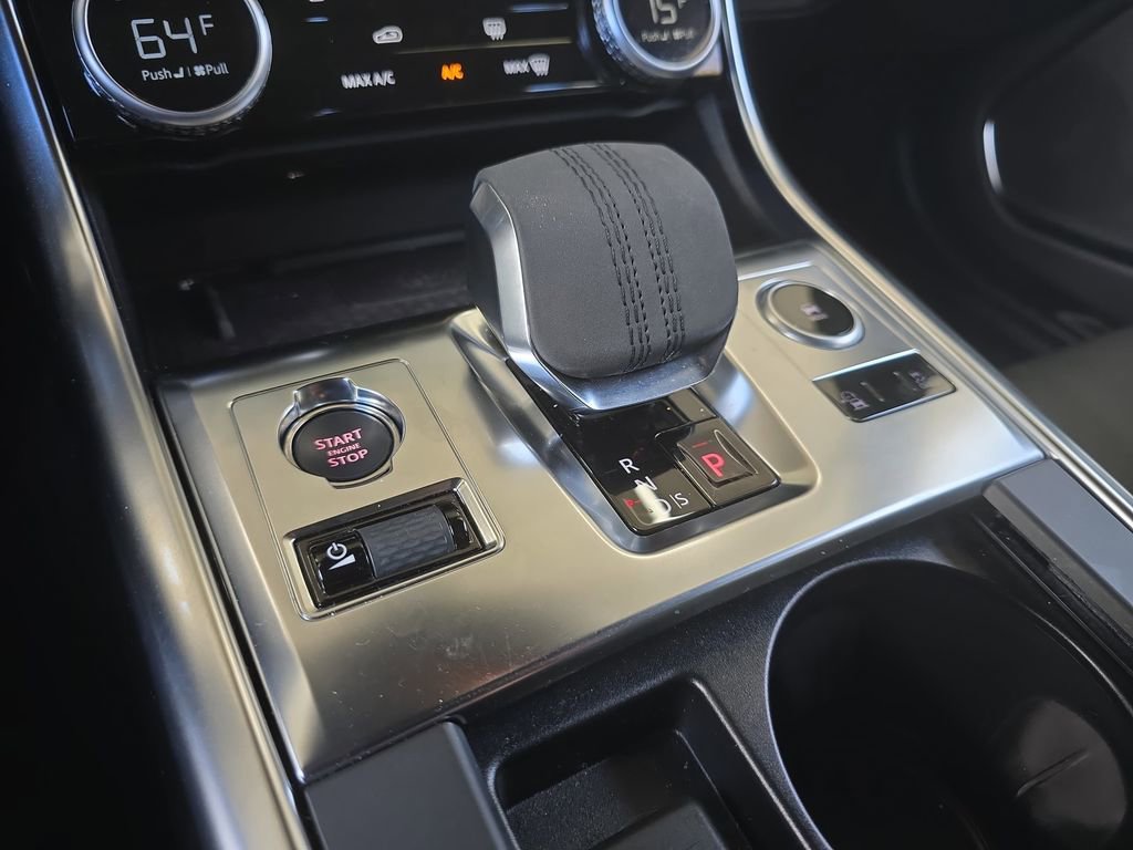 Used 2023 Jaguar XF R-Dynamic SE image 23