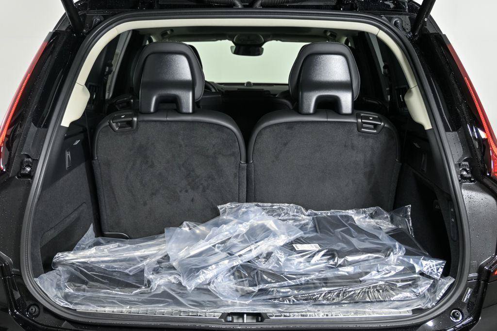 Used 2026 Volvo XC90 B6 Ultra w/ Protection Package AWD/4WD image 32