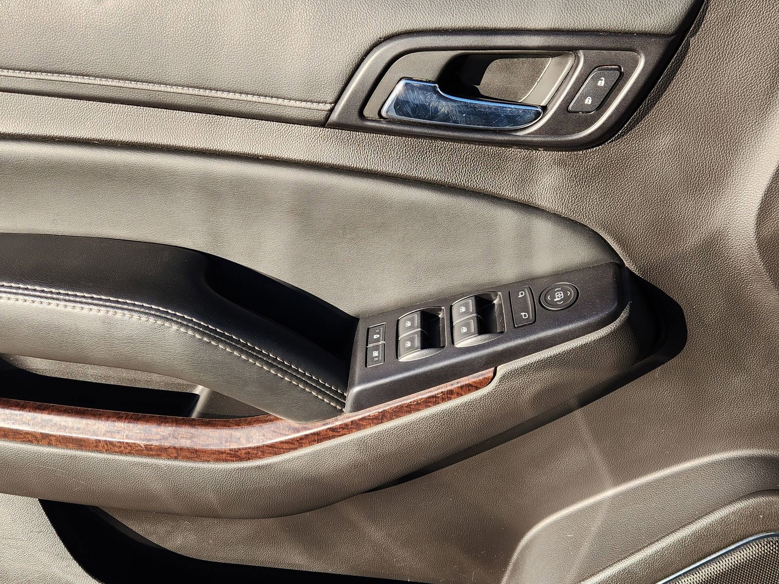 Used 2016 GMC Yukon SLE w/ Convenience Package image 25