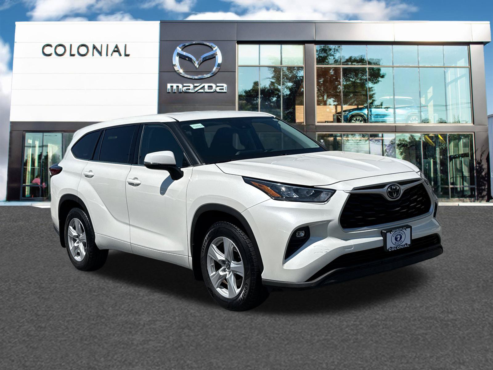 Used 2020 Toyota Highlander LE AWD/4WD image 1