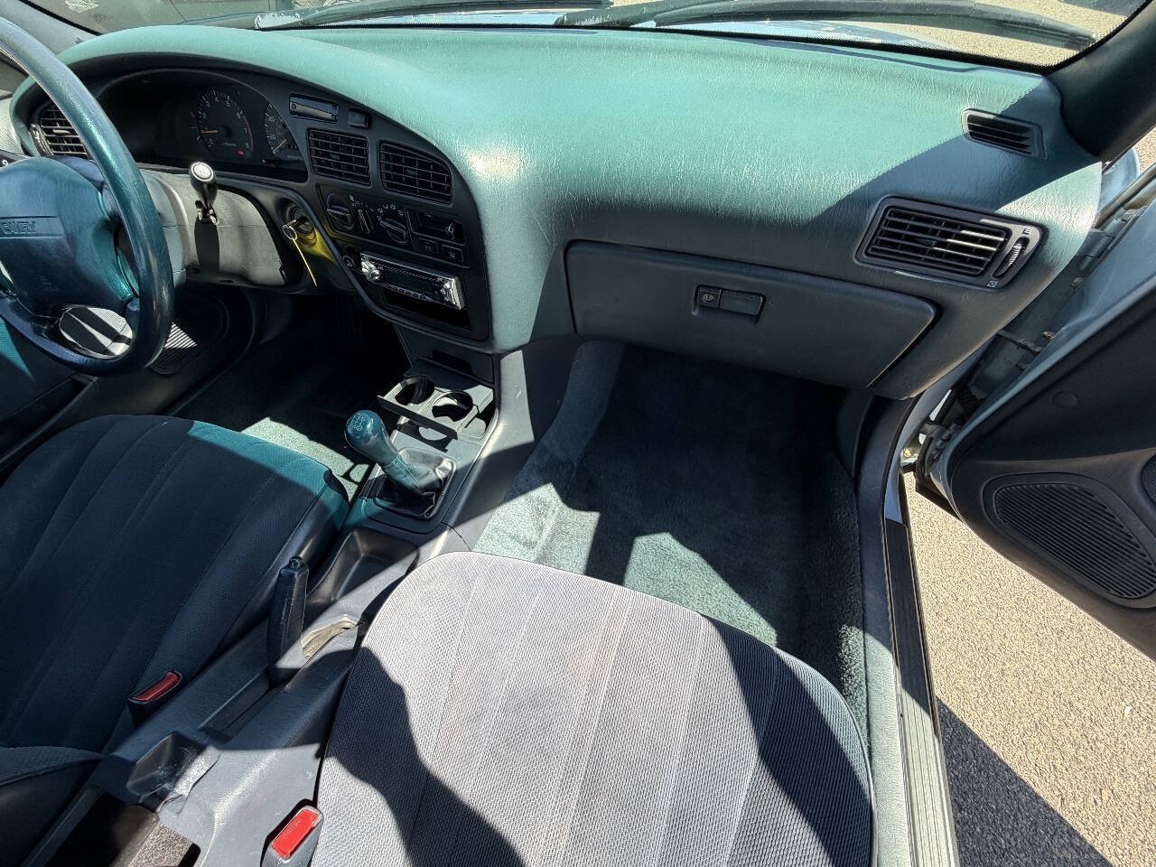 Used 1992 Toyota Camry Deluxe FWD image 36