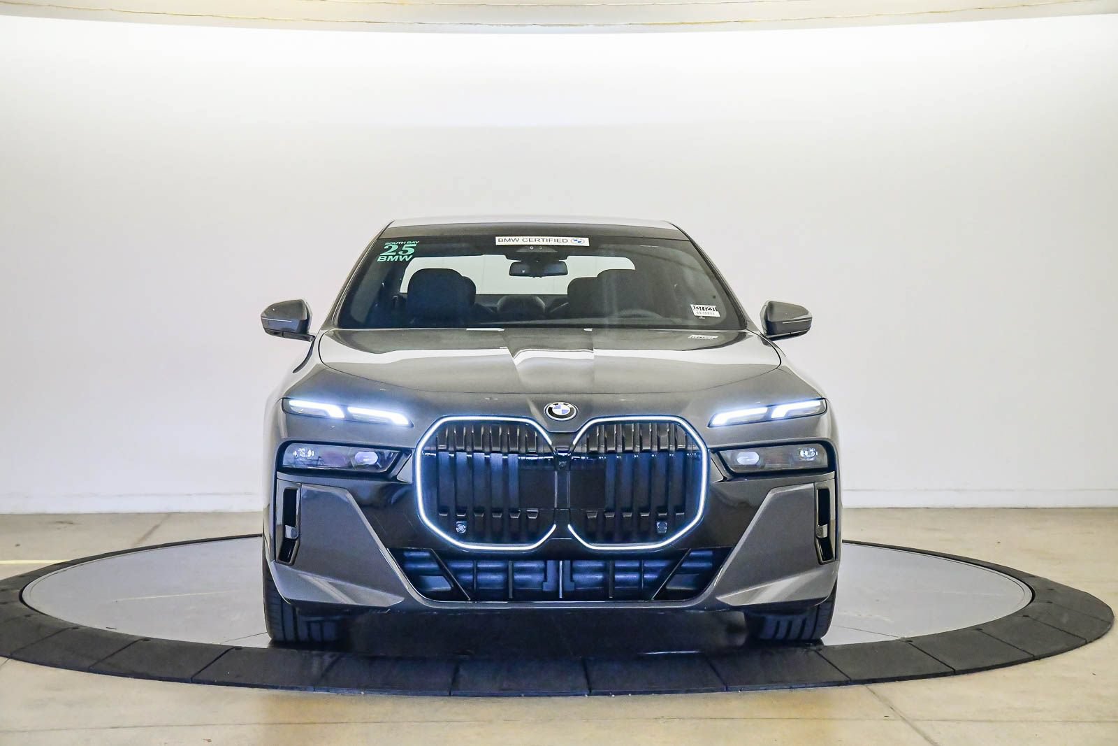 Certified 2025 BMW i7 eDrive50 w/ M Sport Package RWD image 6