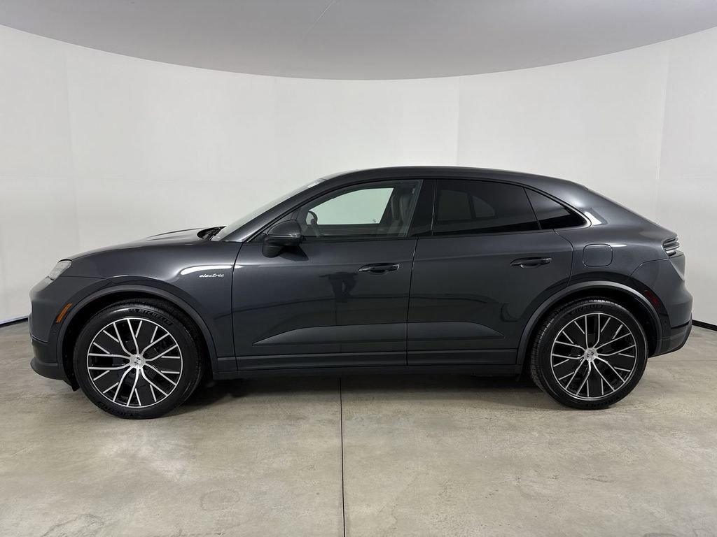 New 2026 Porsche Macan 4 Electric AWD/4WD image 2