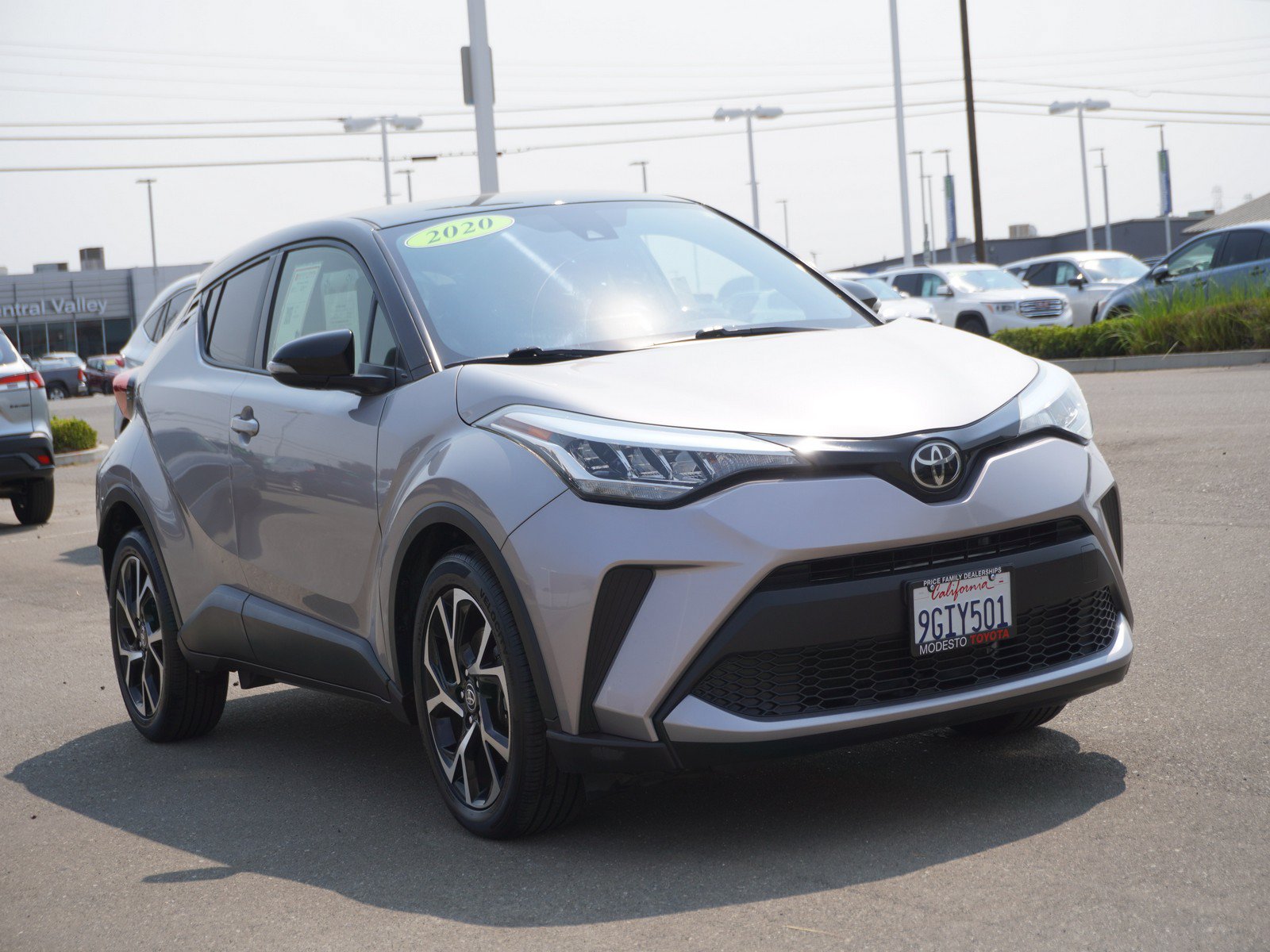 Used 2020 Toyota C-HR XLE FWD video 1