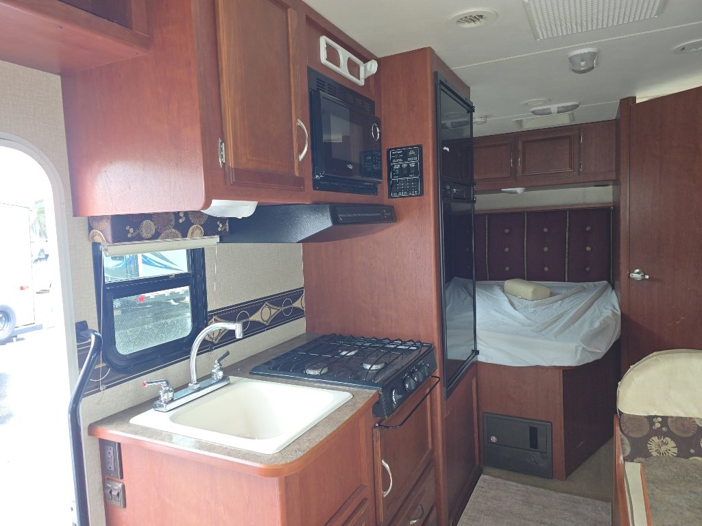 Used 2014 Ford E-350 and Econoline 350 Super Duty RWD image 26