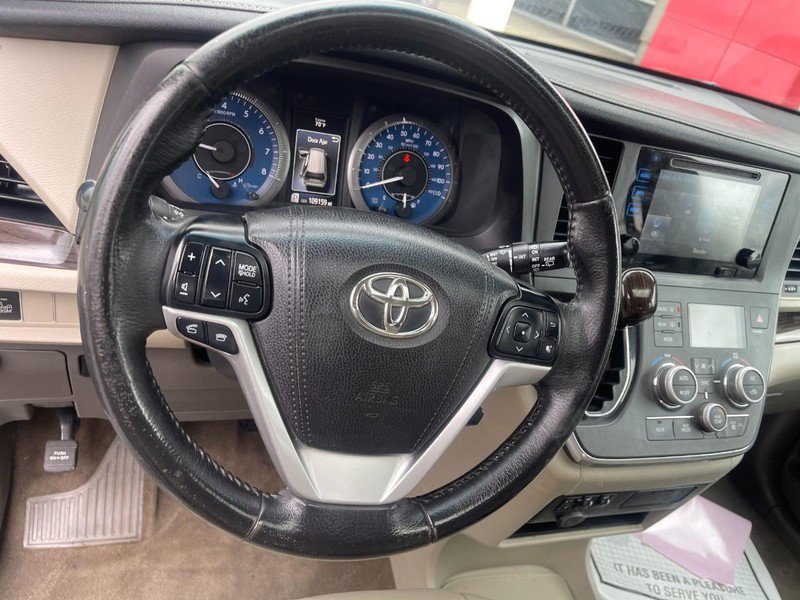 Used 2017 Toyota Sienna XLE w/ XLE Navigation Package FWD image 13