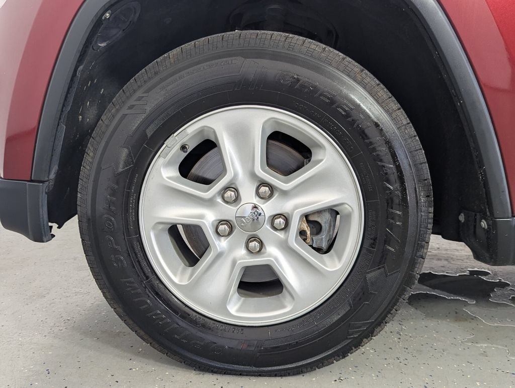 Used 2014 Jeep Grand Cherokee Laredo w/ Quick Order Package 23E RWD image 9