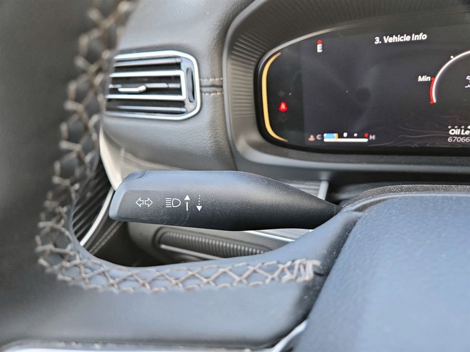 Used 2024 Jeep Wagoneer Series III w/ Flexible Seating Group image 20