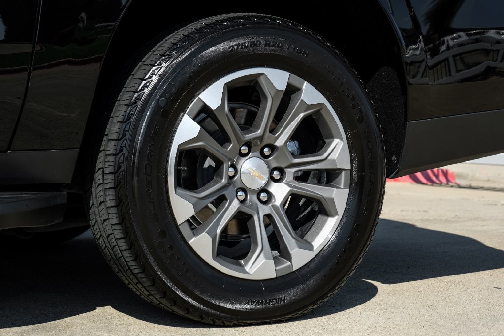 Used 2025 Chevrolet Suburban LT w/ Comfort Package RWD image 61