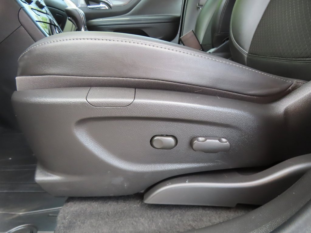 Used 2022 Buick Encore Preferred image 6