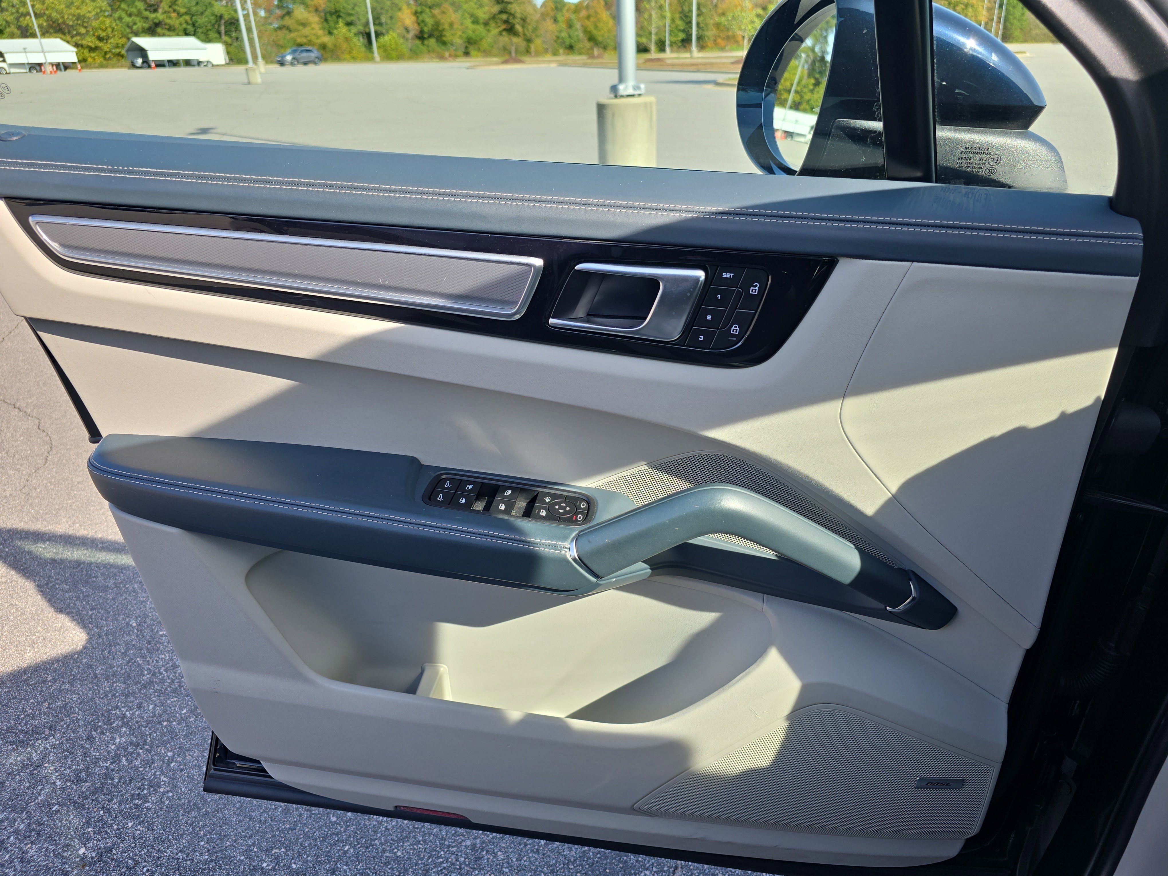 Used 2022 Porsche Cayenne S image 25