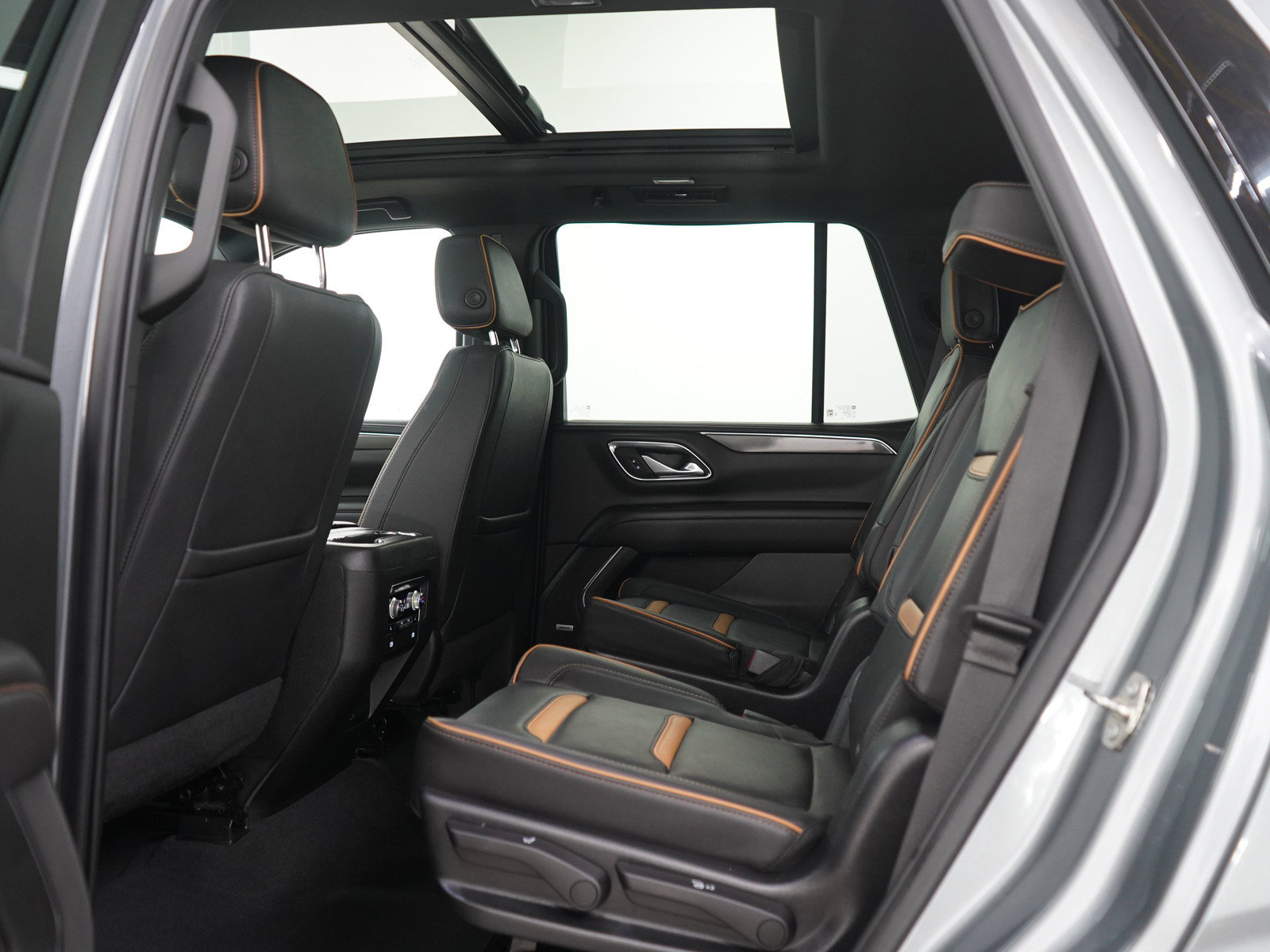 Used 2023 GMC Yukon AT4 w/ AT4 Premium Package AWD/4WD image 19