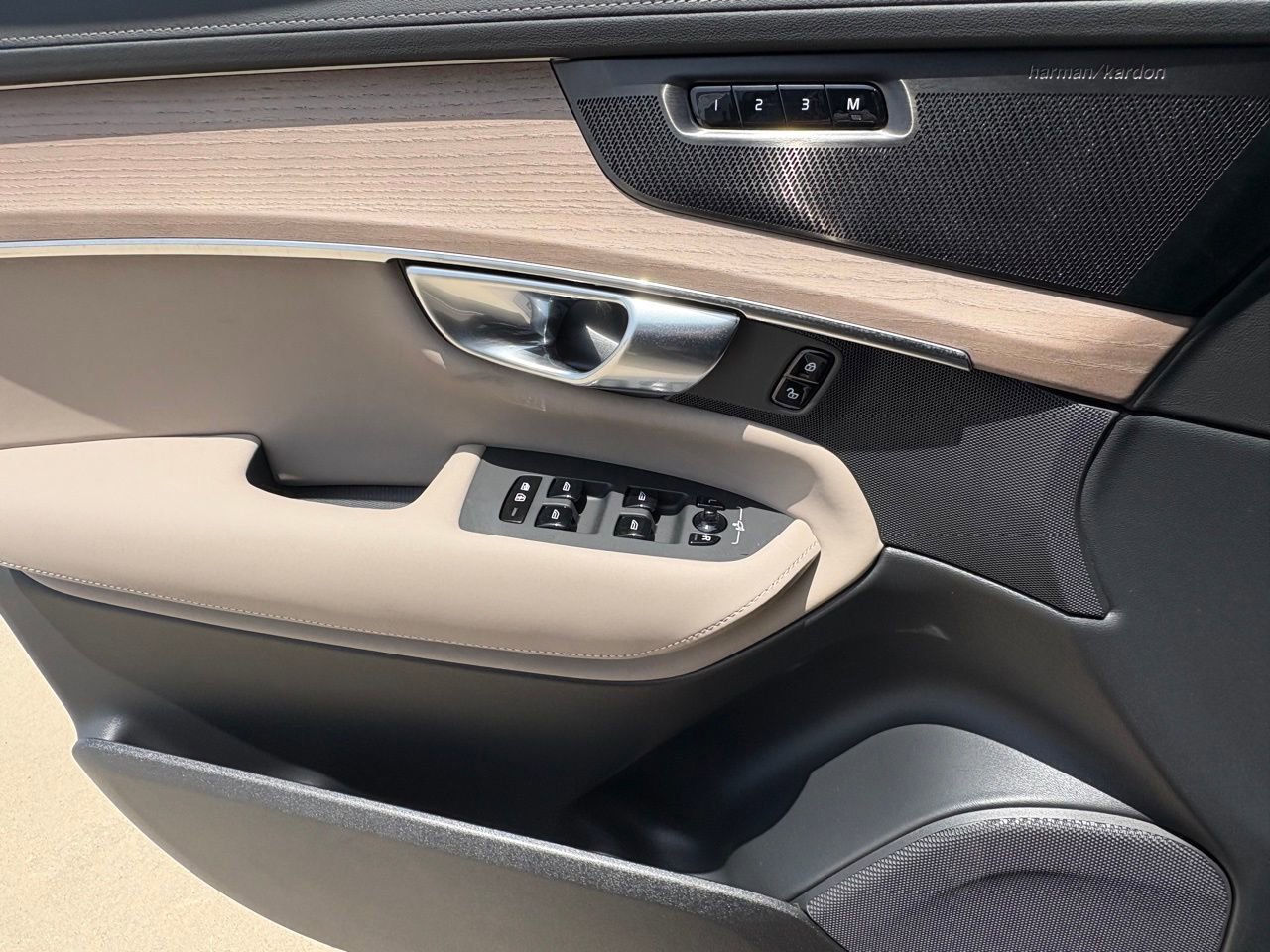 New 2026 Volvo XC90 B5 Ultra w/ Lounge Package image 15