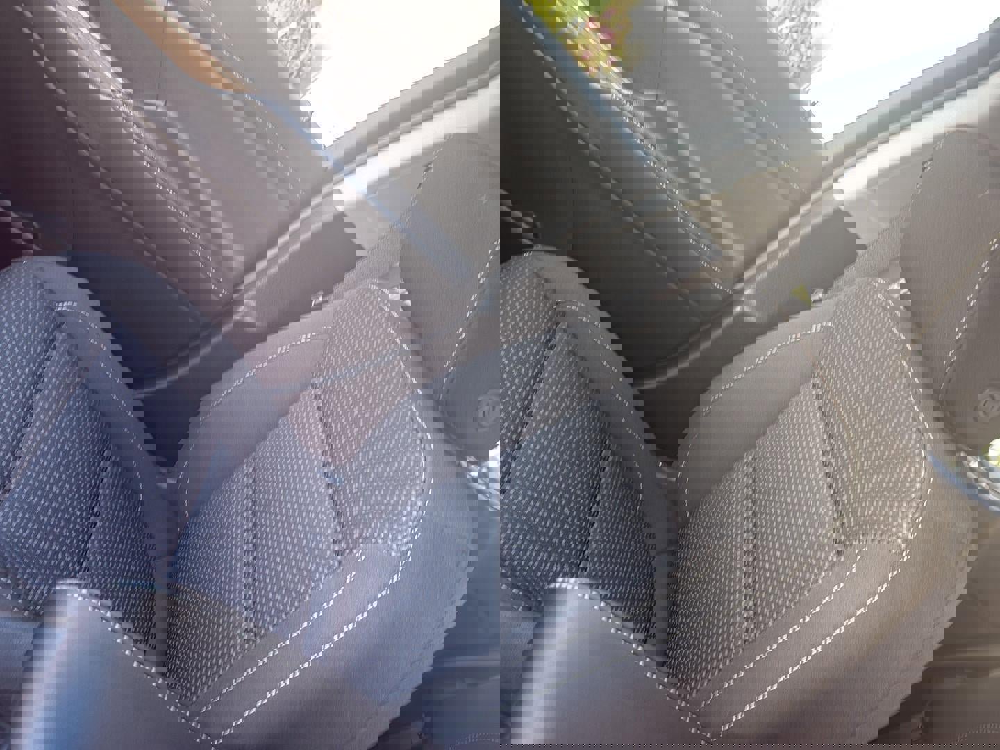 Used 2023 GMC Acadia SLE w/ Driver Convenience Package image 25