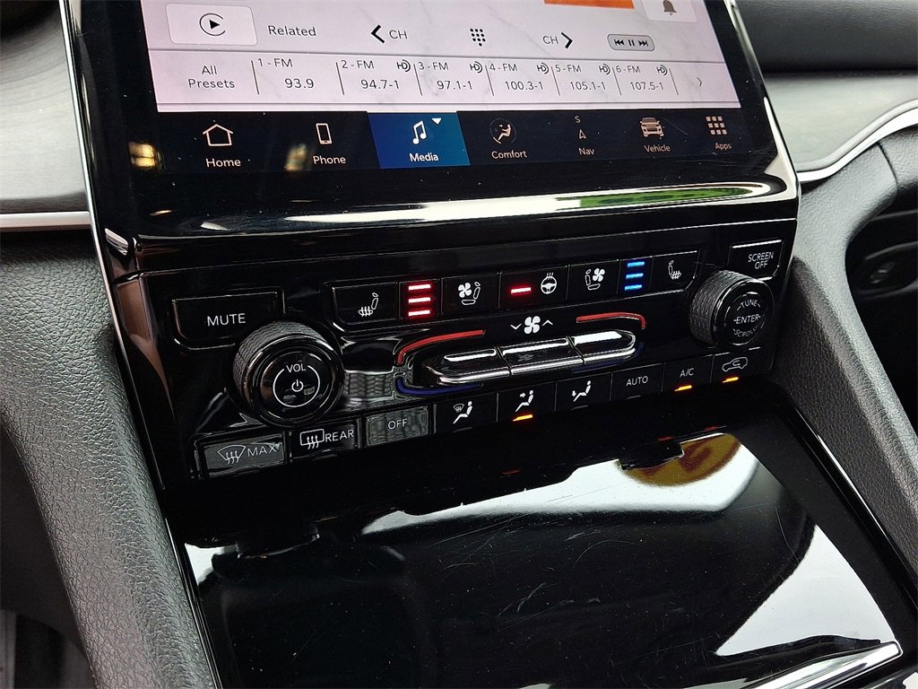 Used 2022 Jeep Grand Cherokee L Limited w/ Luxury Tech Group II image 17