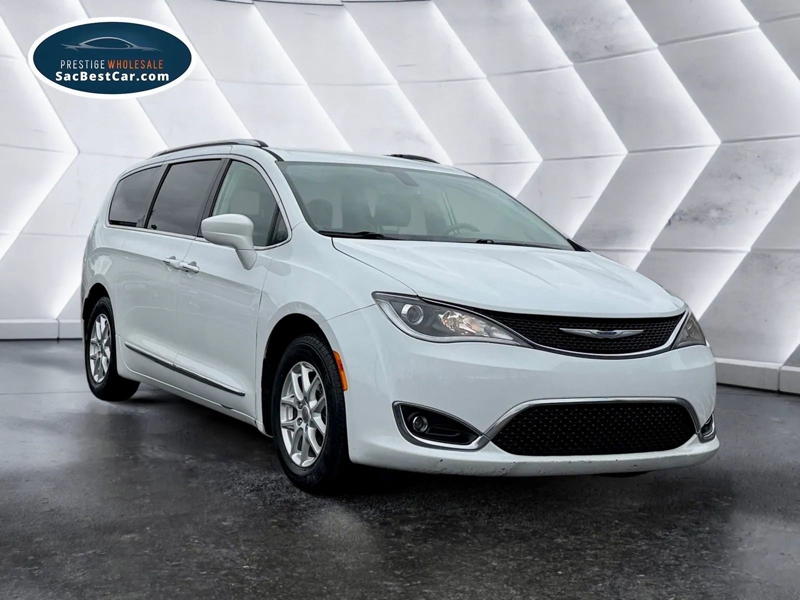 Used 2020 Chrysler Pacifica Touring-L image 3
