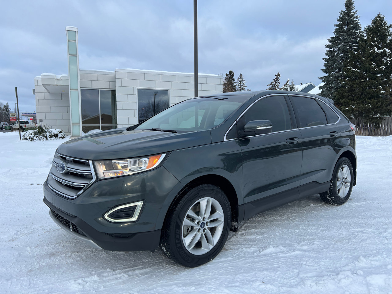 Used 2015 Ford Edge SEL image 4
