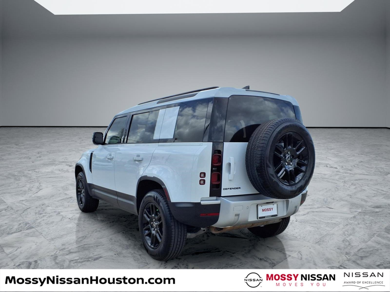 Used 2025 Land Rover Defender 110 S image 2