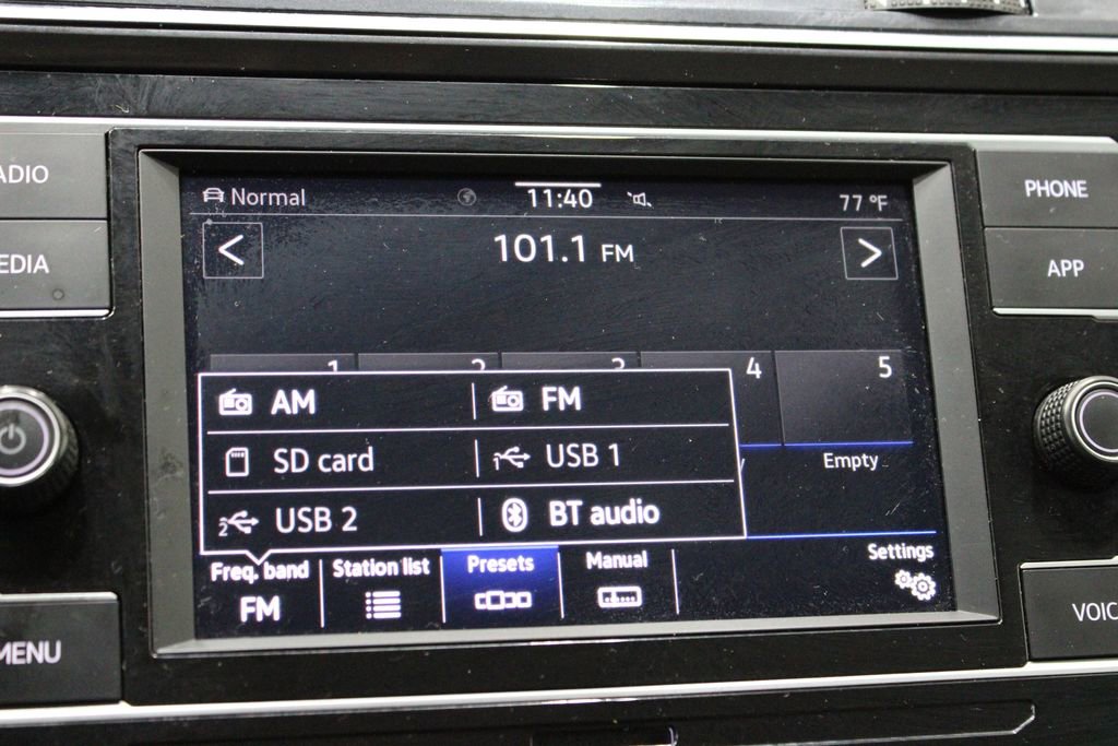 Used 2022 Volkswagen Tiguan S image 32