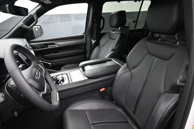 Used 2025 Jeep Wagoneer Series III w/ Premium Group I AWD/4WD image 15