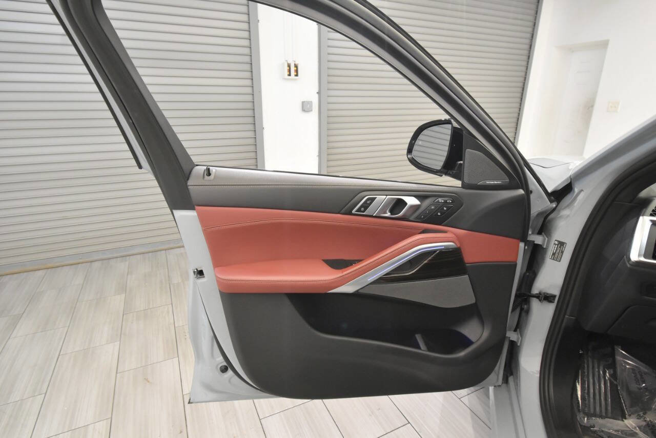 Used 2025 BMW X6 xDrive40i w/ Climate Comfort Package image 15