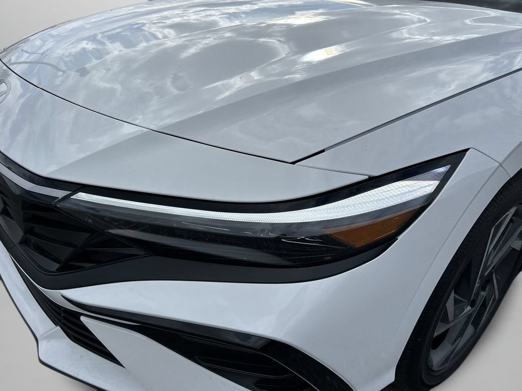 New 2026 Hyundai Elantra Limited FWD image 30