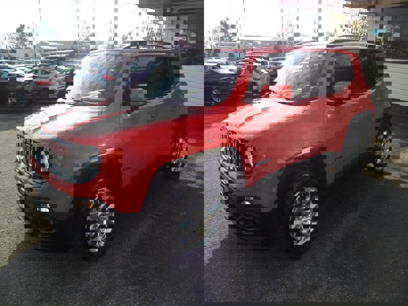 Used 2016 Jeep Renegade Latitude w/ Cold Weather Group image 4